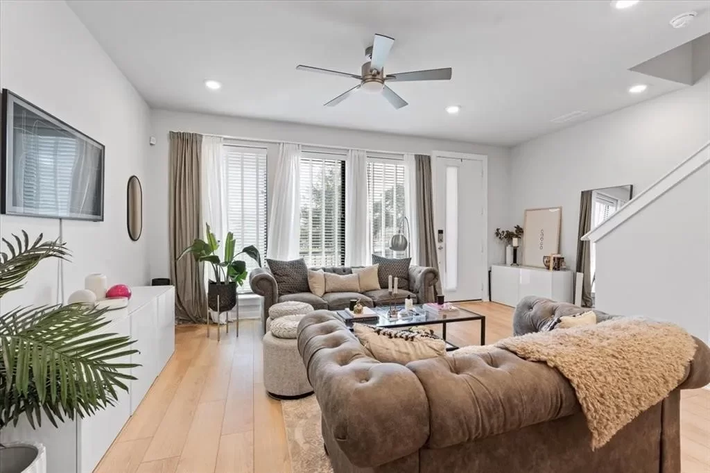 2BR Townhouse for Rent in Dallas, TX