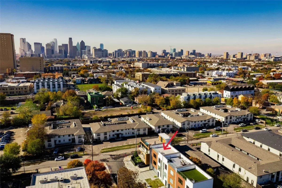 2BR Townhouse for Sale in Dallas, TX