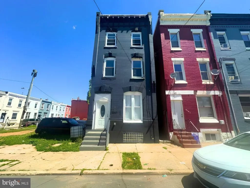 4BR Townhouse for Sale in Philadelphia, PA
