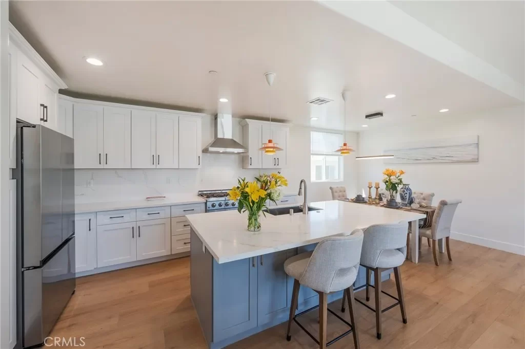 4BR House for Sale in Los Angeles, CA