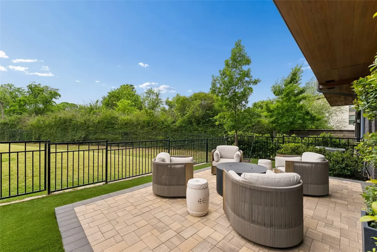 3BR Townhouse for Sale in Dallas, TX