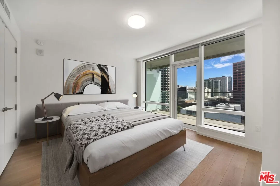 Condo for Sale in Los Angeles, CA