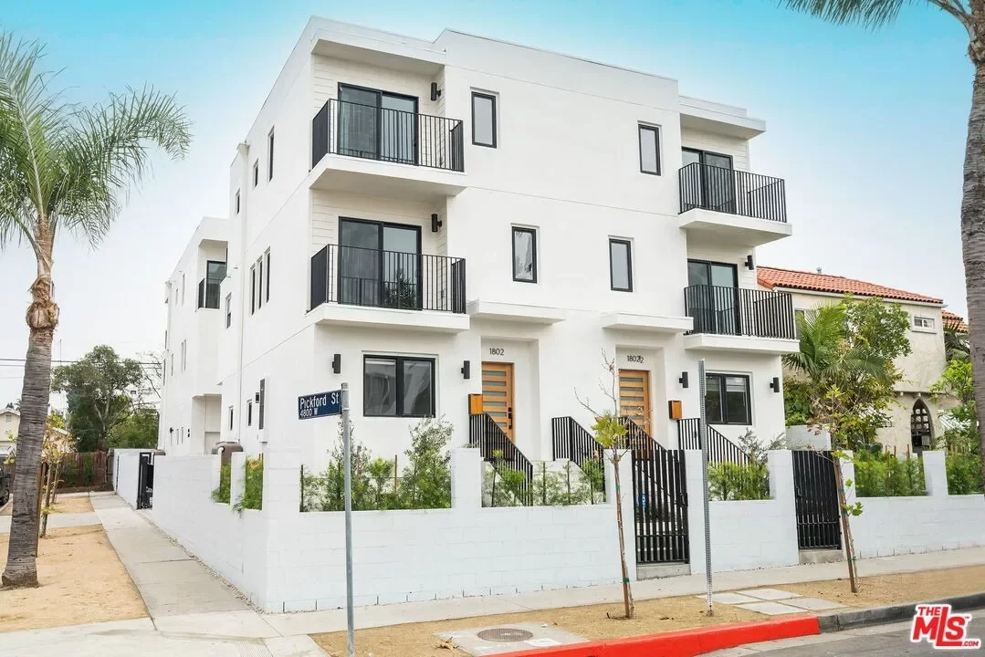 3BR Townhouse for Rent in Los Angeles, CA