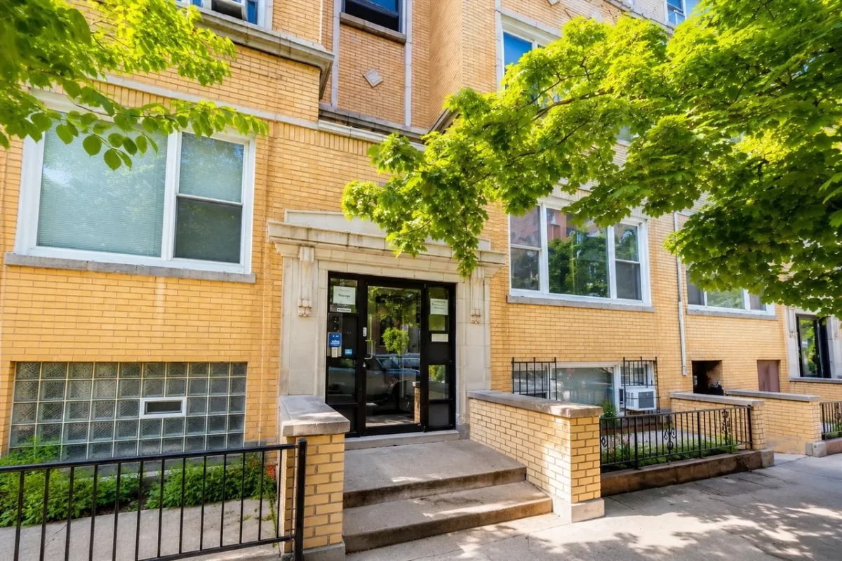 2BR House for Rent in Chicago, IL