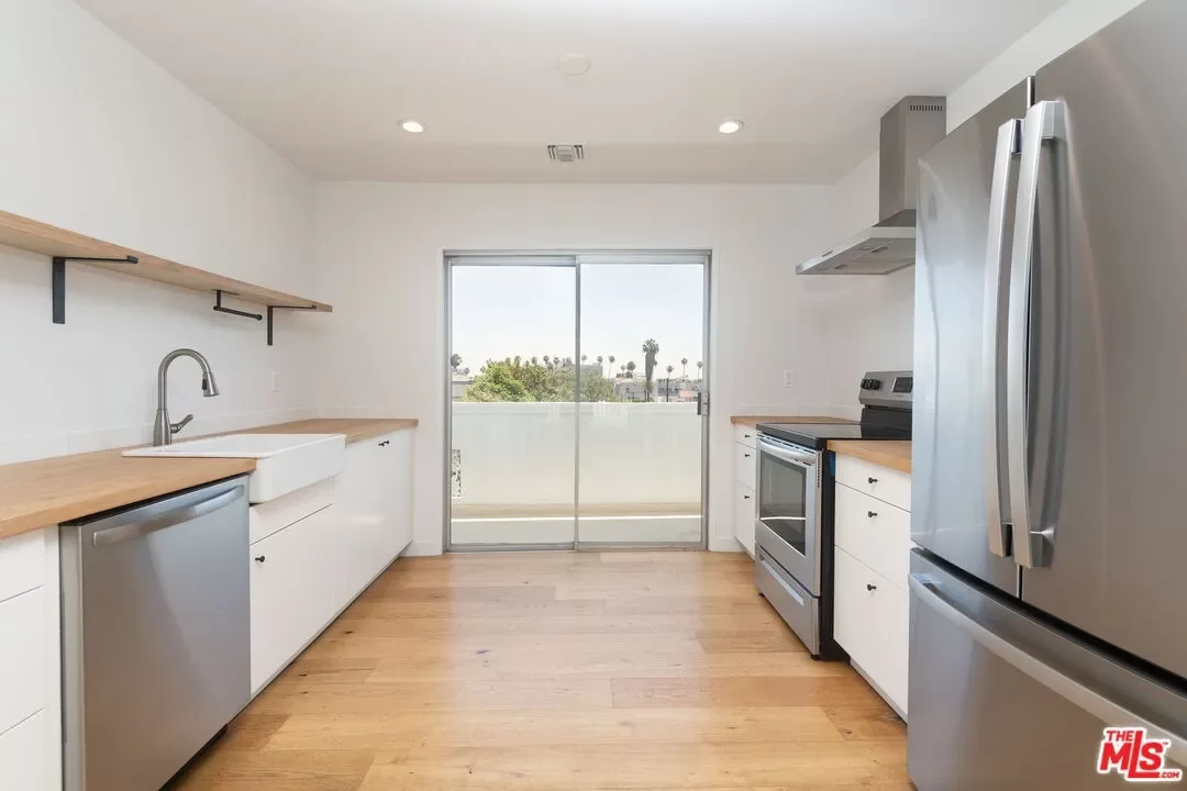 2BR Condo for Rent in Los Angeles, CA