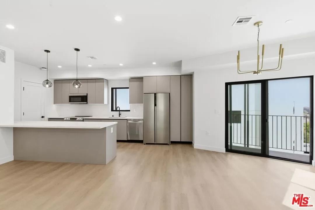 3BR Townhouse for Rent in Los Angeles, CA