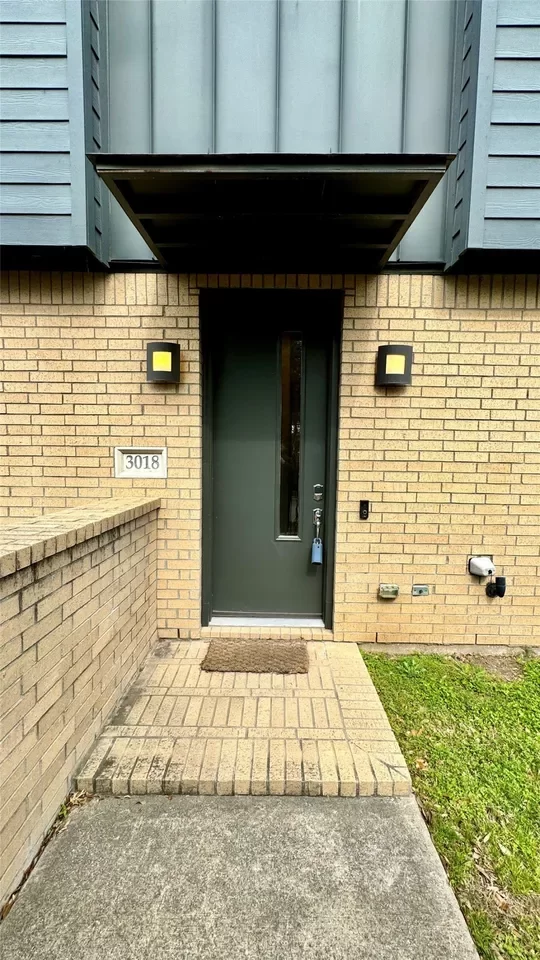 2BR Townhouse for Rent in Dallas, TX