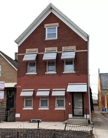 6BR Multi-Family for Sale in Chicago, IL