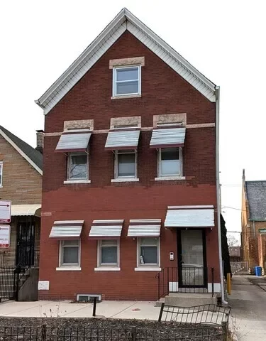 6BR Multi-Family for Sale in Chicago, IL