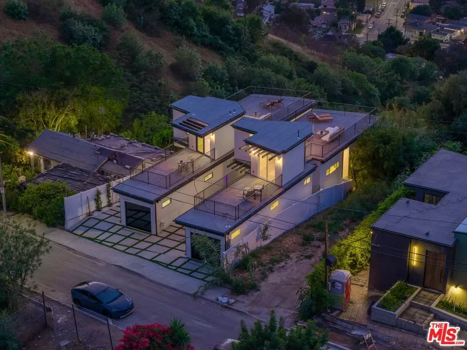 2BR House for Sale in Los Angeles, CA