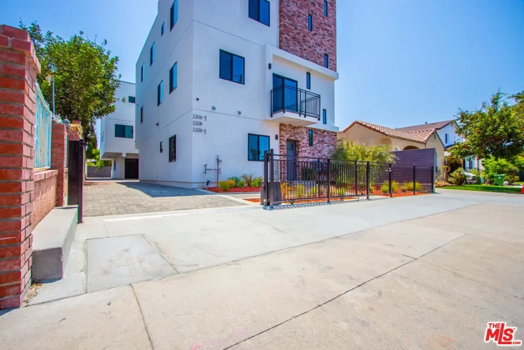 4BR Townhouse for Rent in Los Angeles, CA