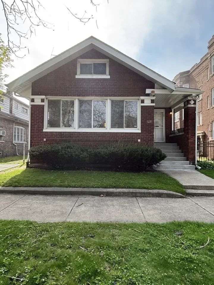 3BR House for Sale in Chicago, IL