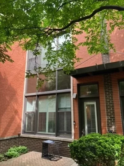 2BR Townhouse for Rent in Chicago, IL