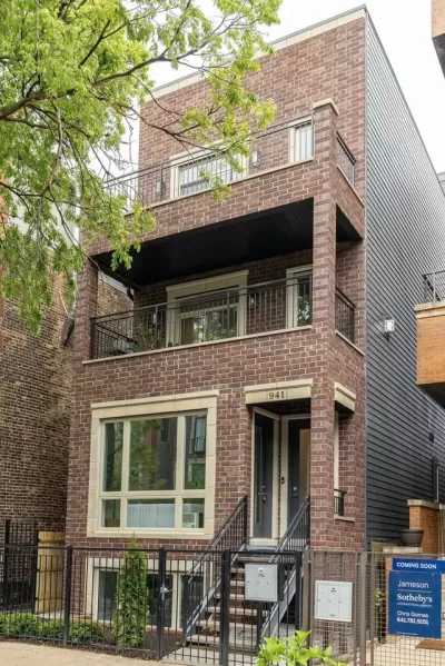 4BR Condo for Sale in Chicago, IL