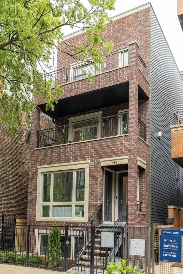 4BR Condo for Sale in Chicago, IL