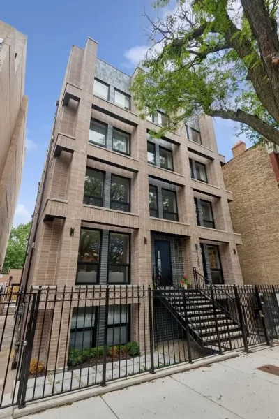 4BR Condo for Sale in Chicago, IL