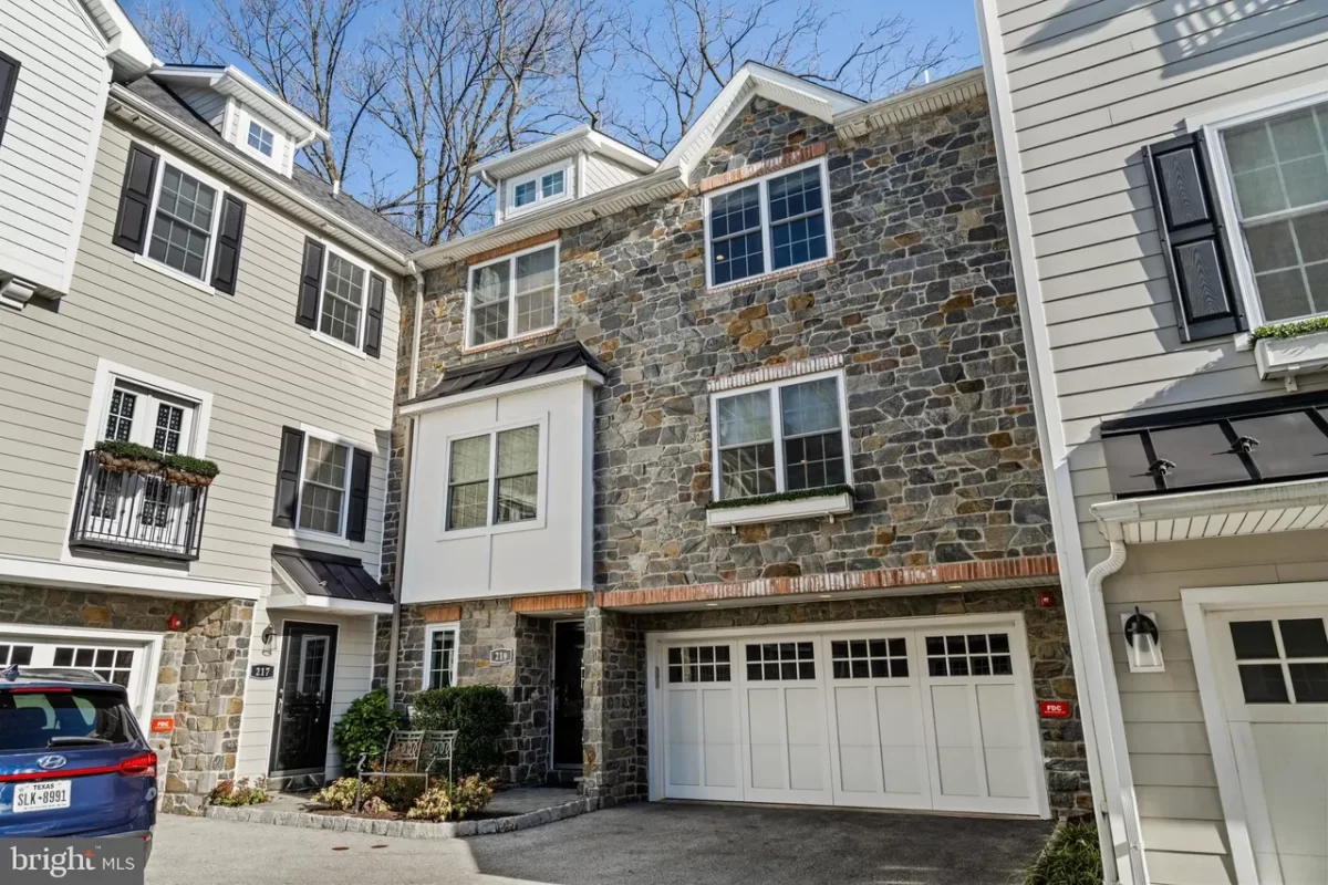 3BR Townhouse for Sale in Ardmore, PA