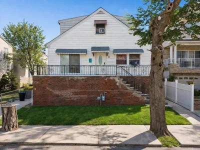 9BR Multi-Family for Sale in Bayonne, NJ