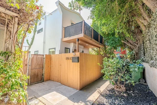 2BR House for Sale in Los Angeles, CA