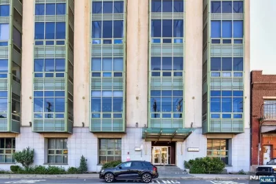 2BR Condo for Sale in Jersey City, NJ