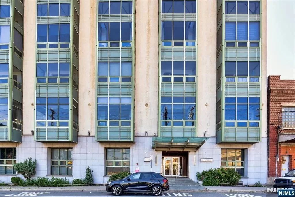 2BR Condo for Sale in Jersey City, NJ