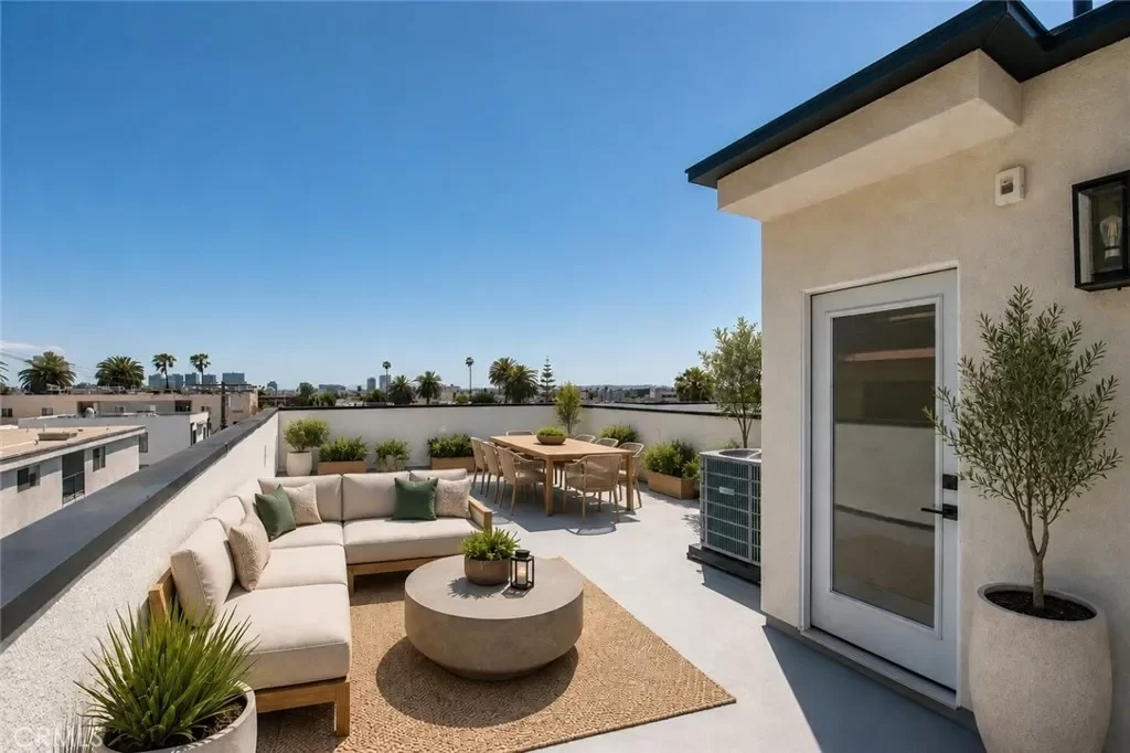 4BR House for Sale in Los Angeles, CA
