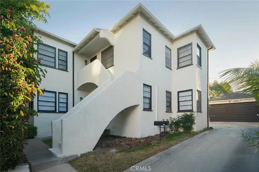 5BR Multi-Family for Sale in Los Angeles, CA