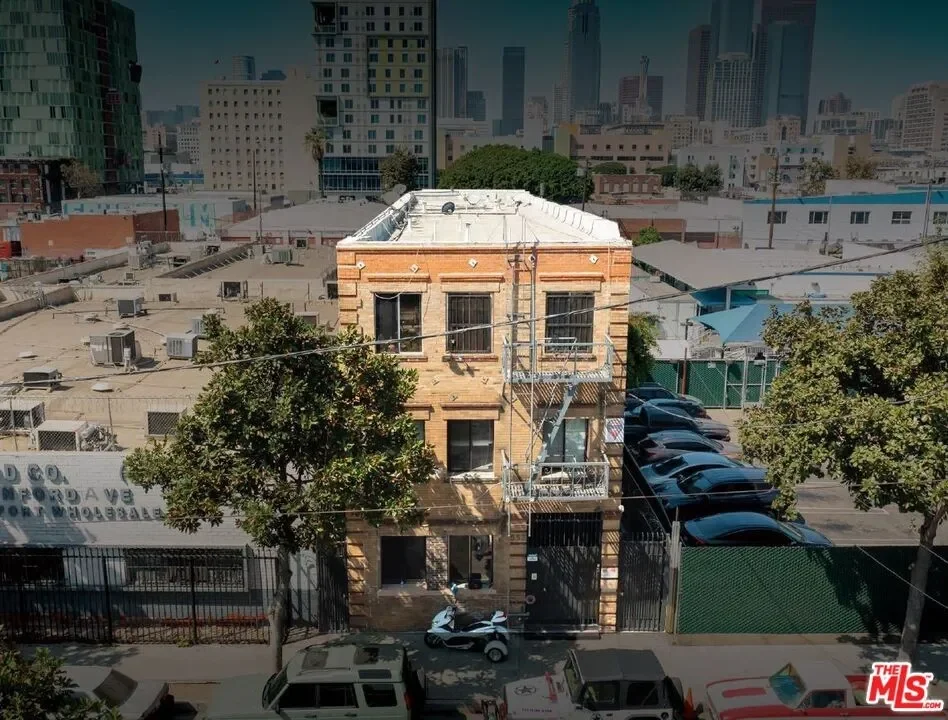 4BR Multi-Family for Sale in Los Angeles, CA