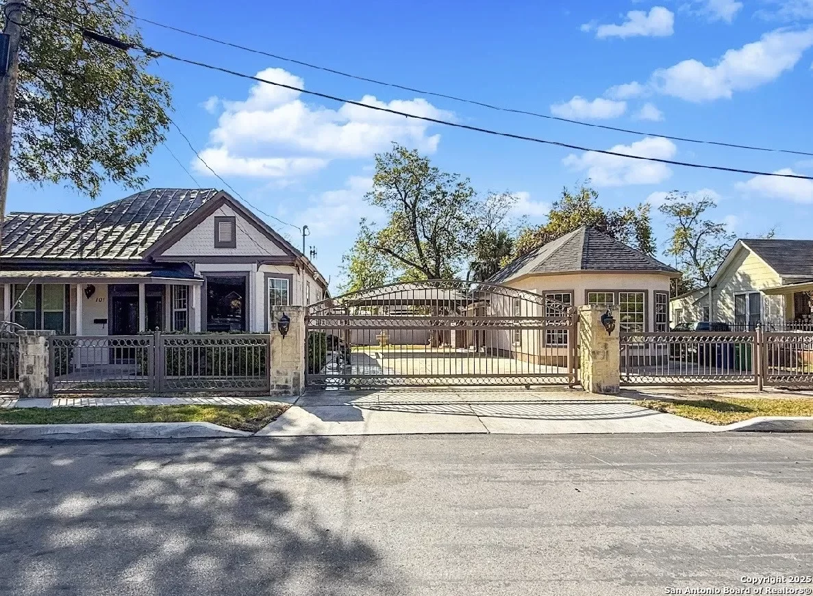 5BR House for Sale in San Antonio, TX