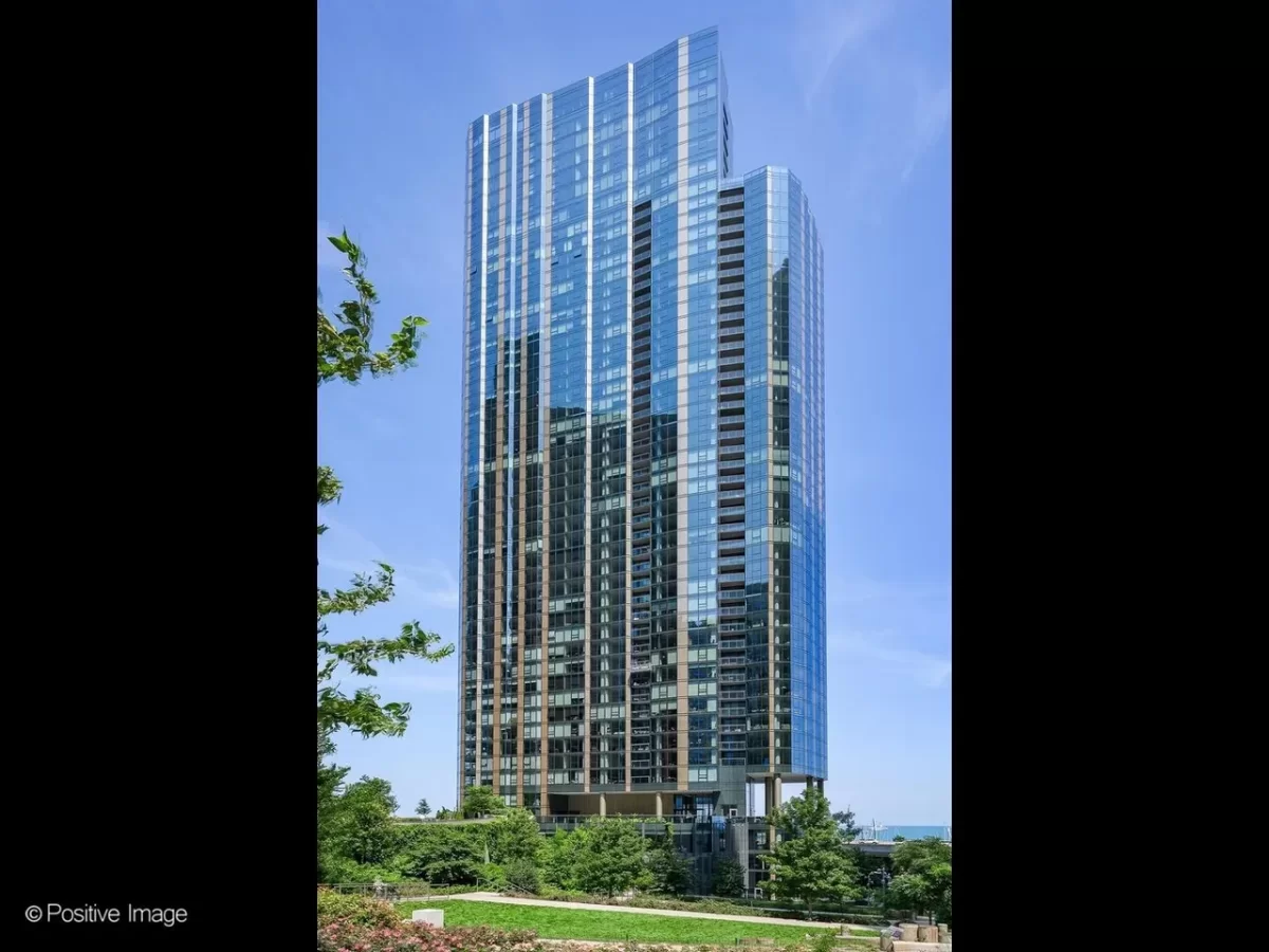 2BR Condo for Sale in Chicago, IL