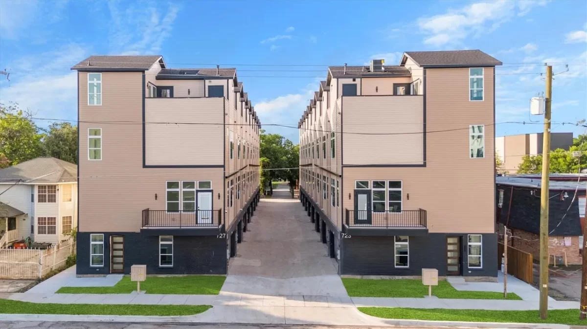 3BR Townhouse for Rent in Dallas, TX