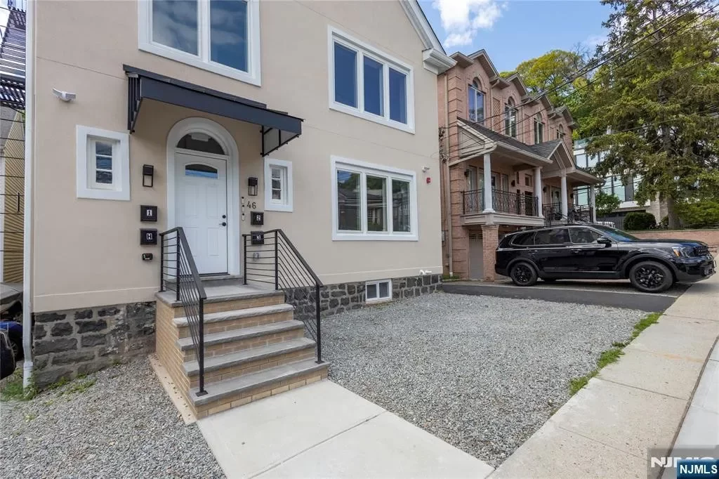 2BR Multi-Family for Rent in Edgewater, NJ