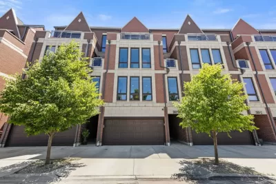 4BR Townhouse for Sale in Chicago, IL