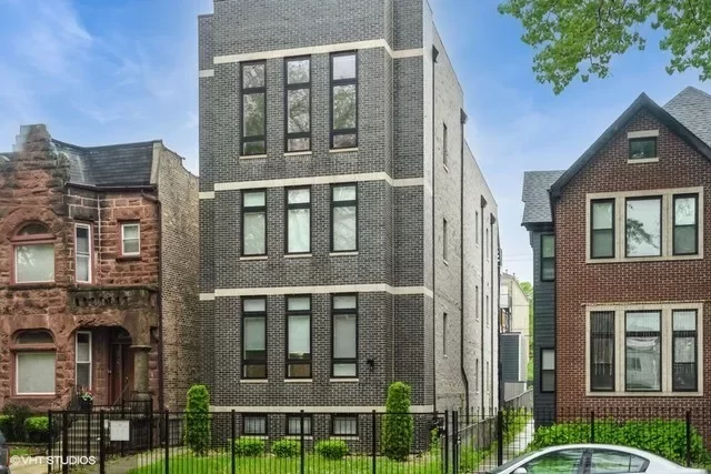 3BR Condo for Sale in Chicago, IL