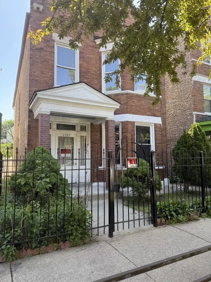 2BR House for Rent in Chicago, IL