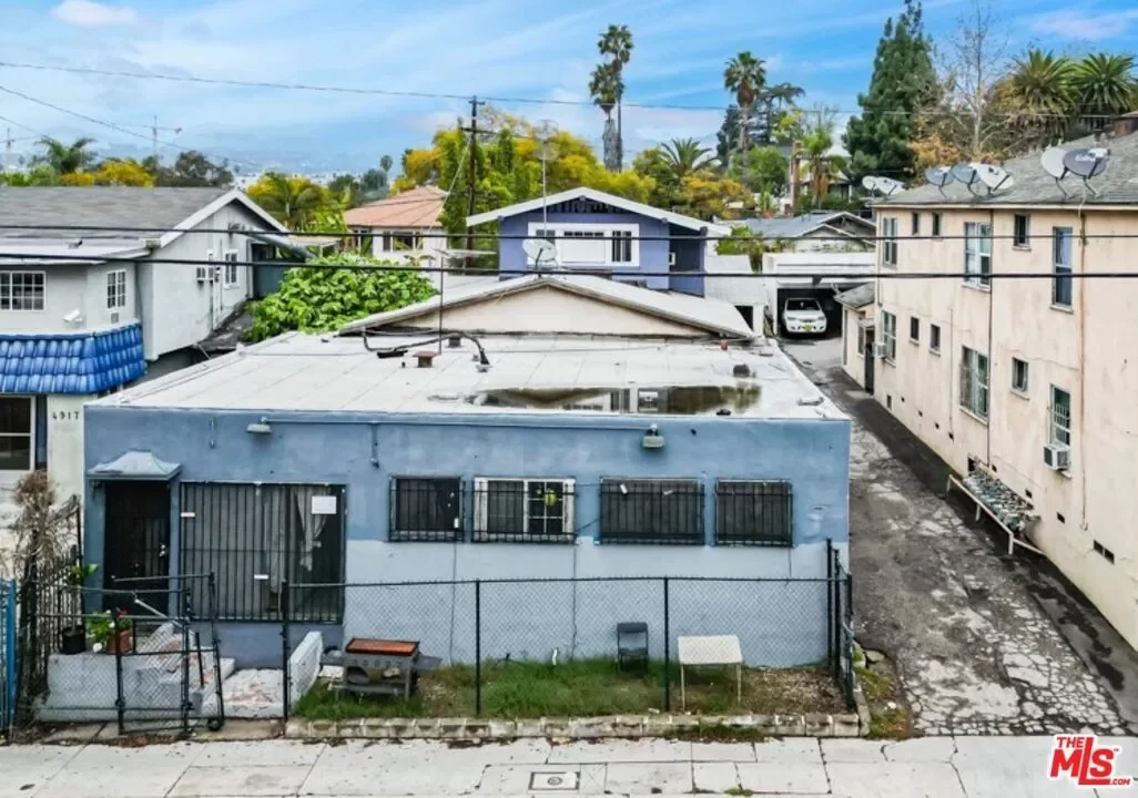 3BR Multi-Family for Sale in Los Angeles, CA