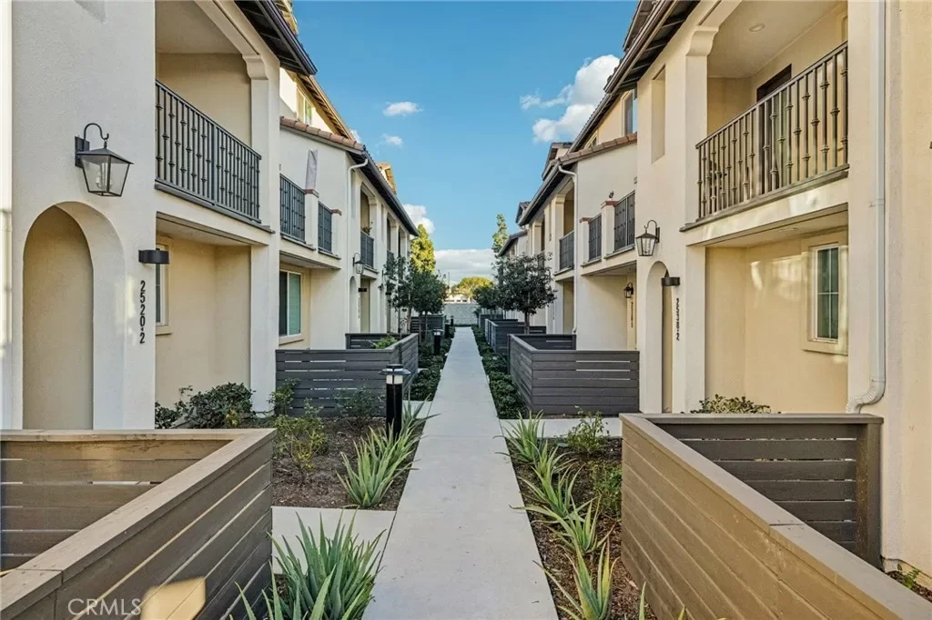 3BR Townhouse for Sale in Commerce, CA
