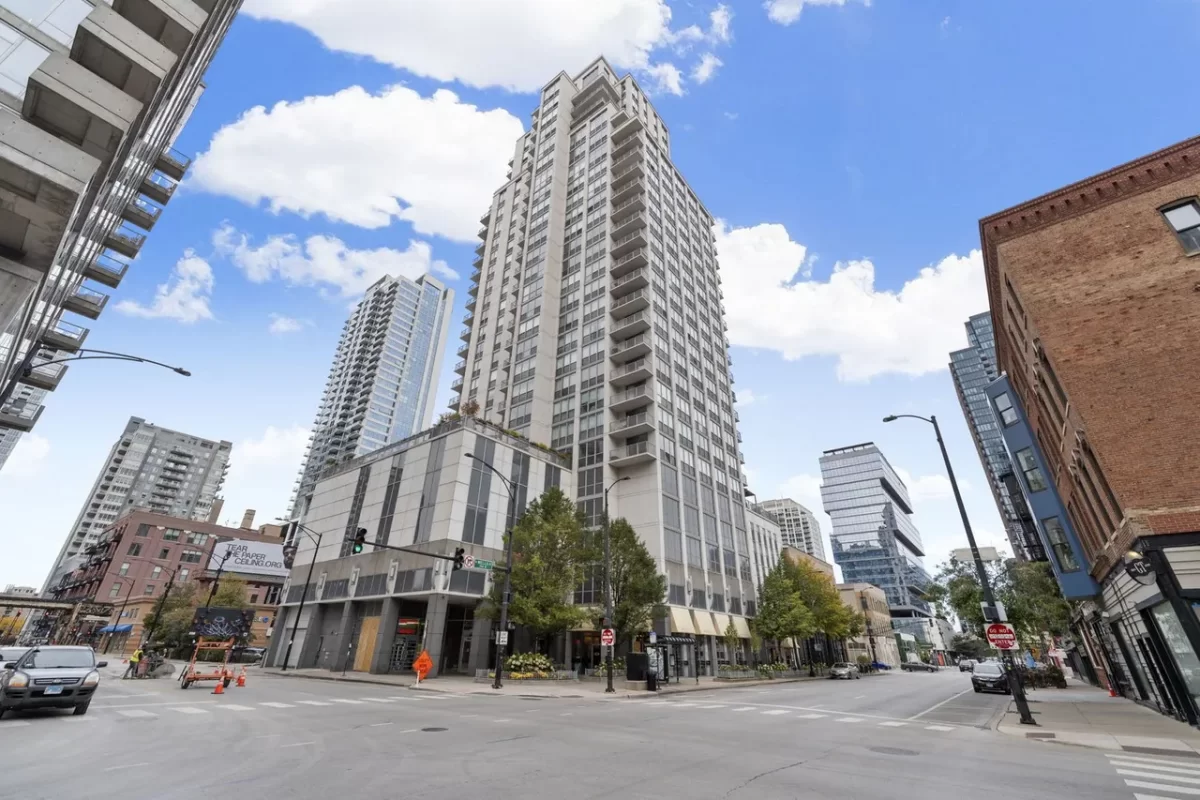 2BR Condo for Sale in Chicago, IL