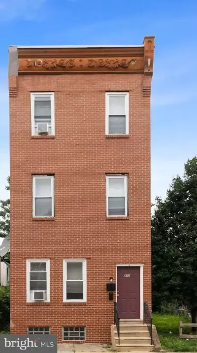 5BR Townhouse for Sale in Philadelphia, PA