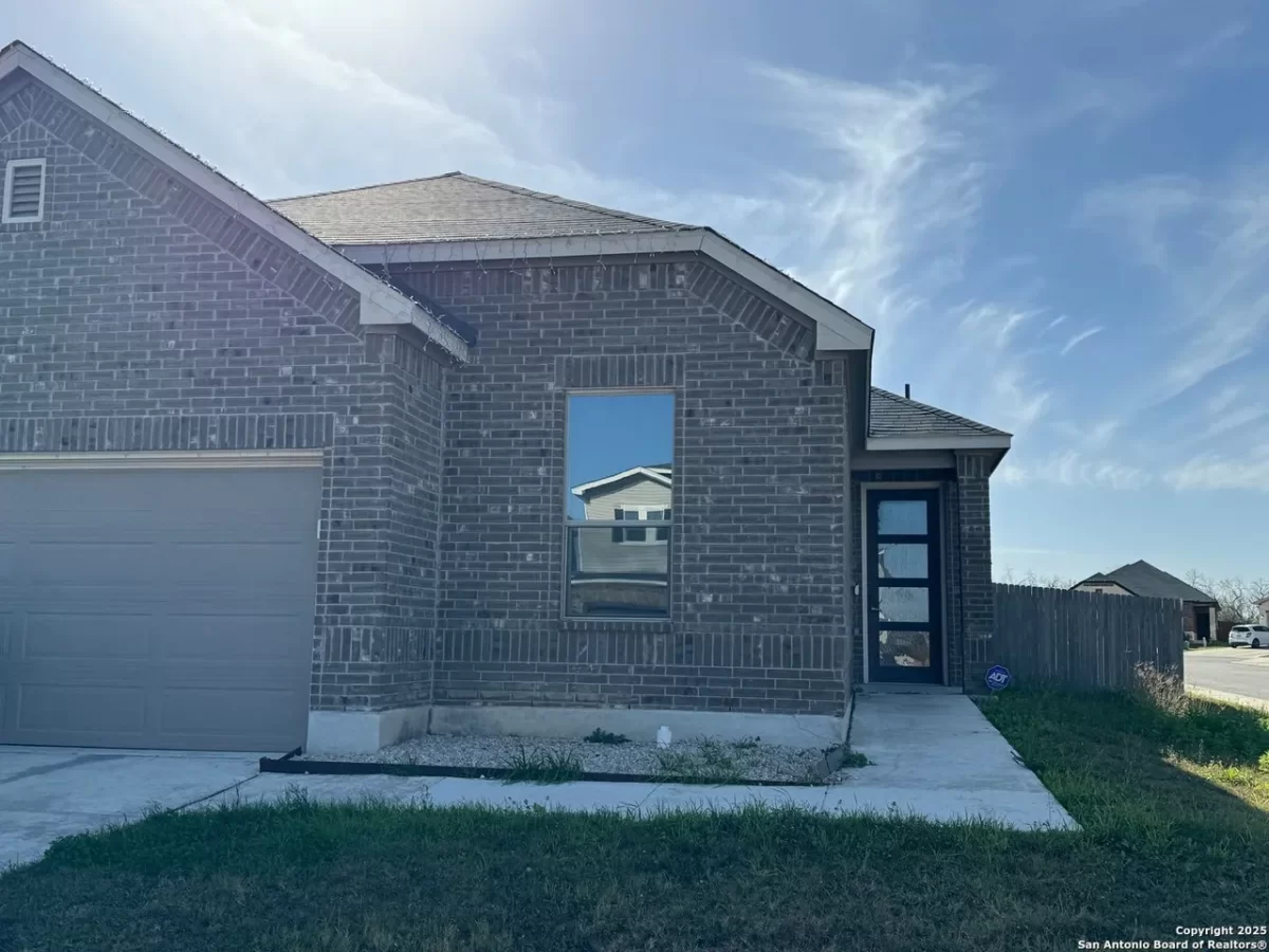4BR House for Sale in San Antonio, TX
