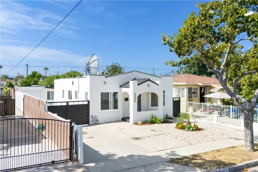 2BR House for Sale in Inglewood, CA