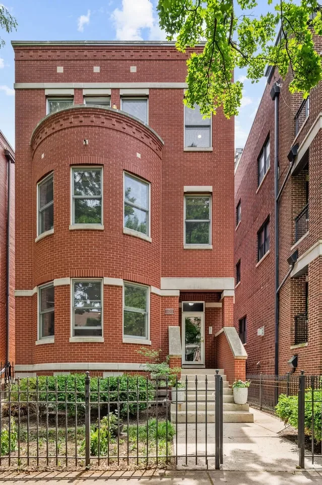 2BR Condo for Sale in Chicago, IL