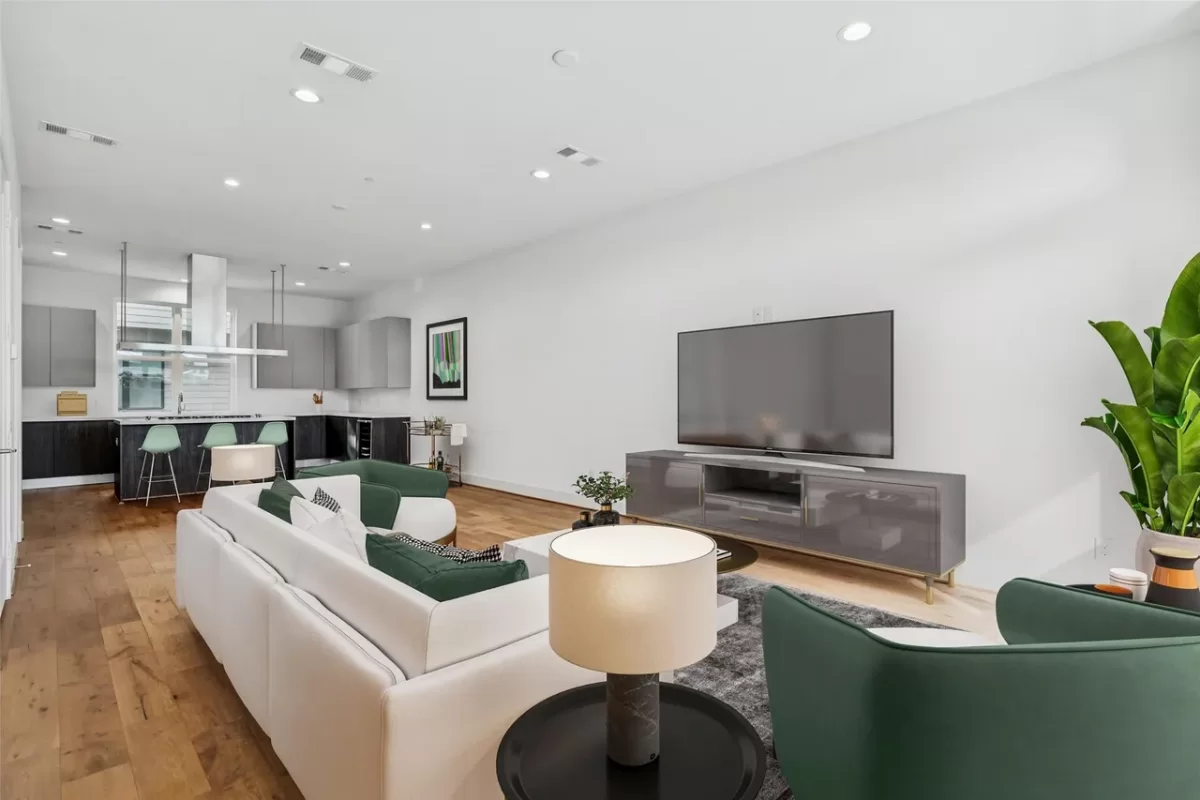 4BR Townhouse for Sale in Dallas, TX