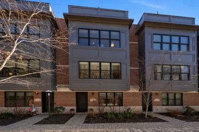 4BR Townhouse for Sale in Chicago, IL