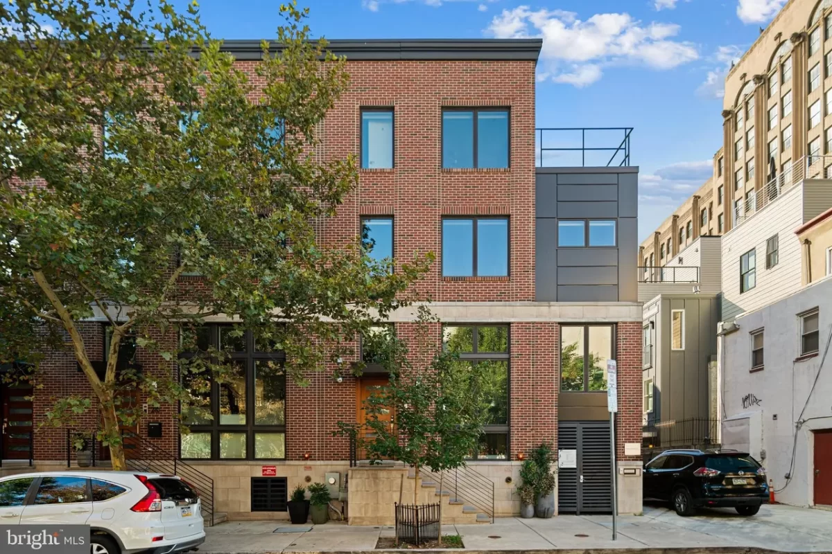 4BR Townhouse for Sale in Philadelphia, PA