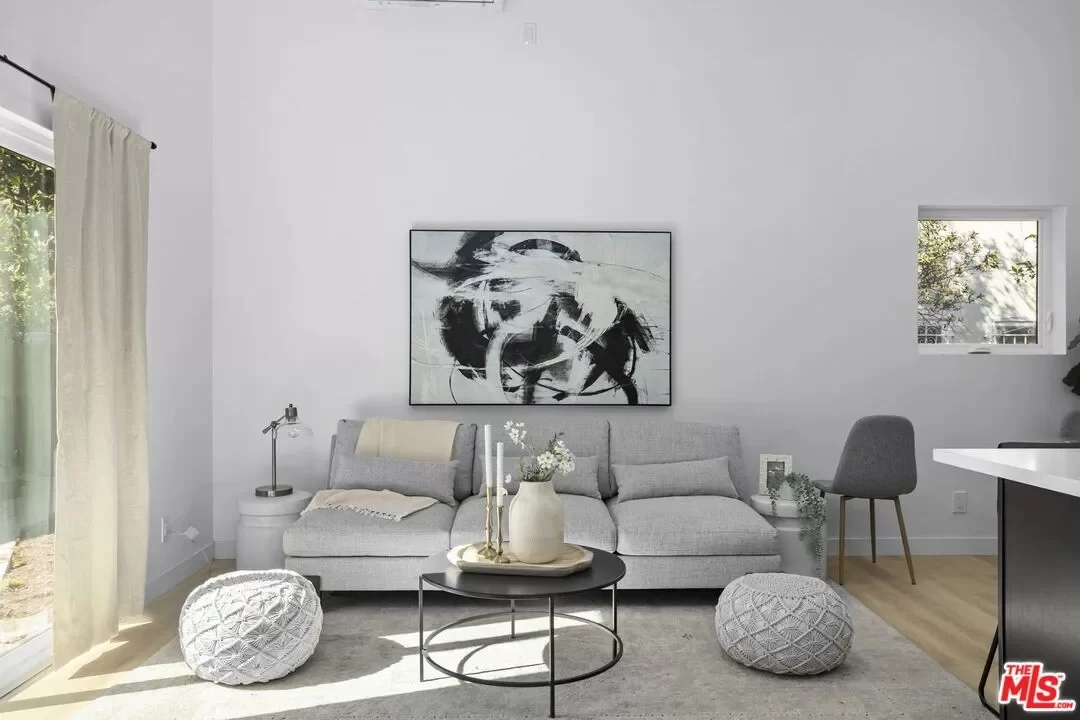 2BR Townhouse for Sale in Los Angeles, CA