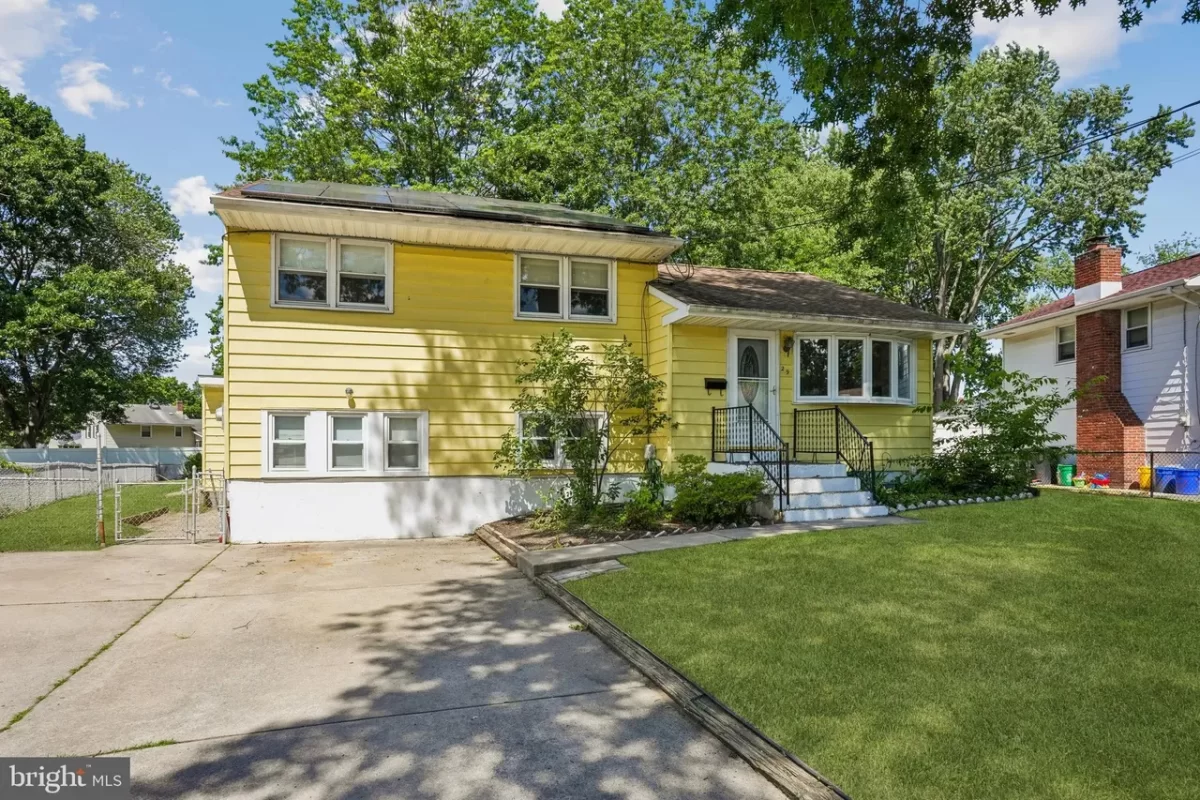 5BR House for Sale in Barrington, NJ