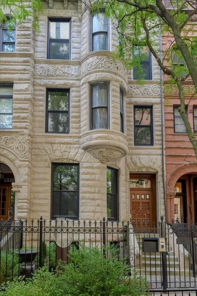 5BR House for Rent in Chicago, IL