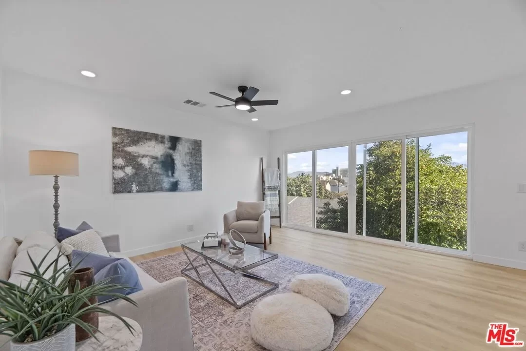 2BR Townhouse for Sale in Los Angeles, CA