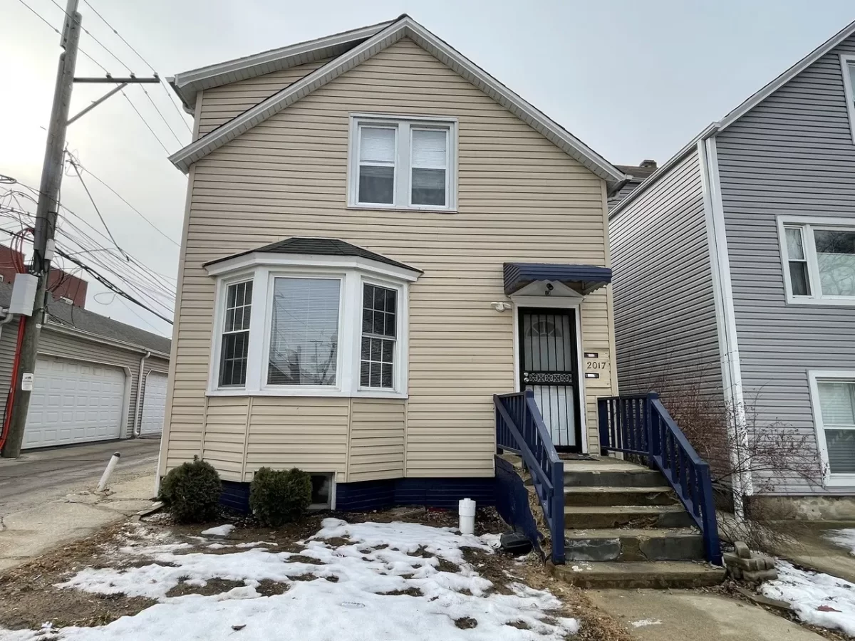 6BR Multi-Family for Sale in Chicago, IL
